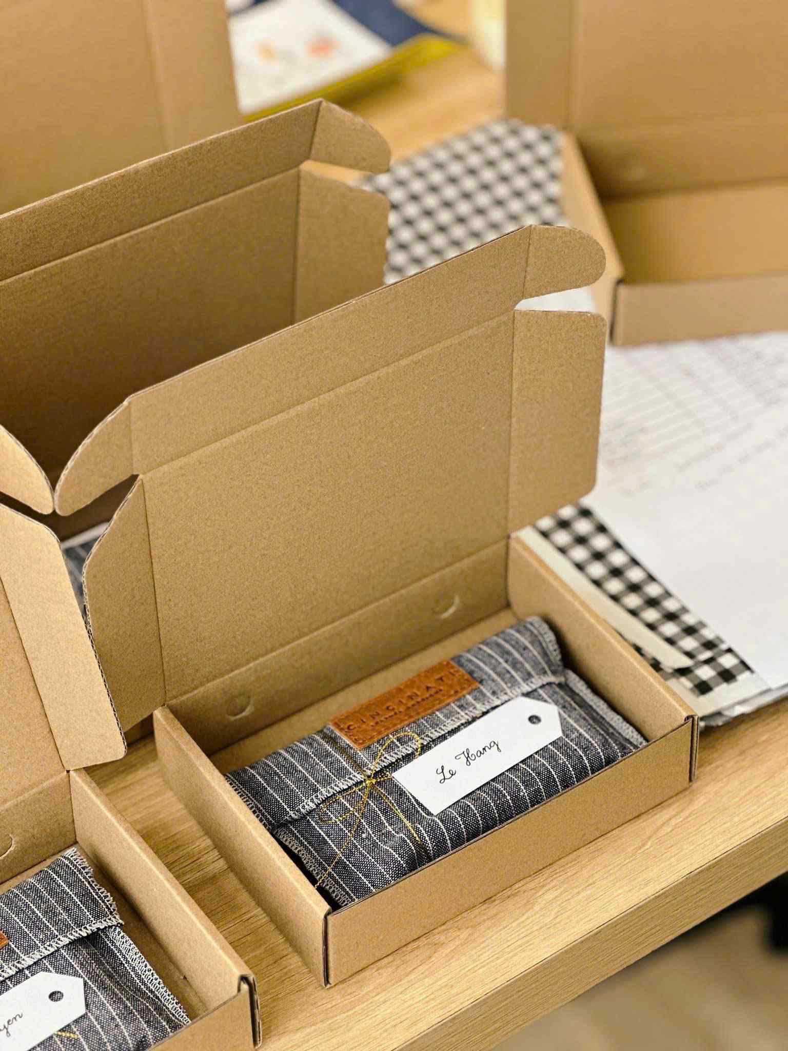 Hộp carton nắp gài sản xuất sẵn
